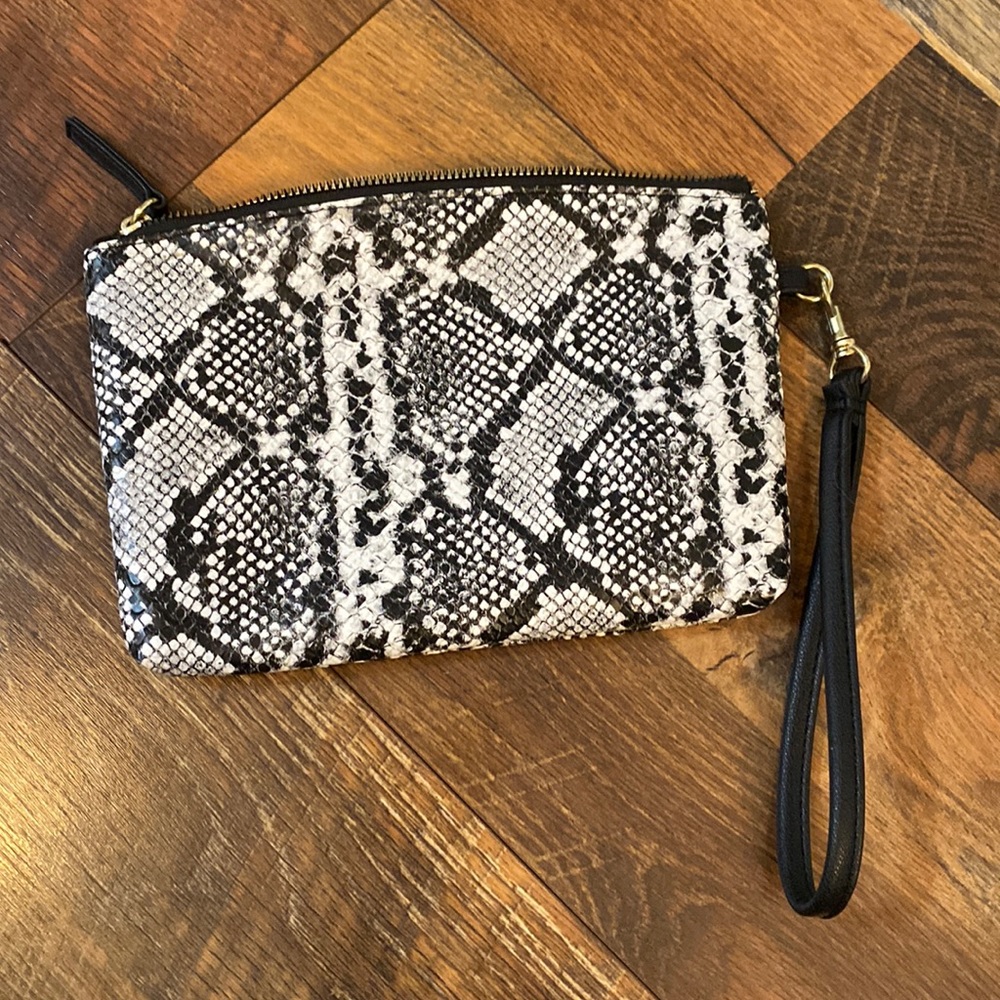 NWOT Snakskin wristlet wallet